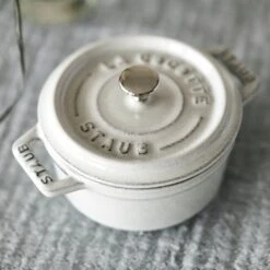 Staub 0.25-quart White Truffle Mini Round Dutch Oven -Zwilling Shop 17927 rgb 300dpi