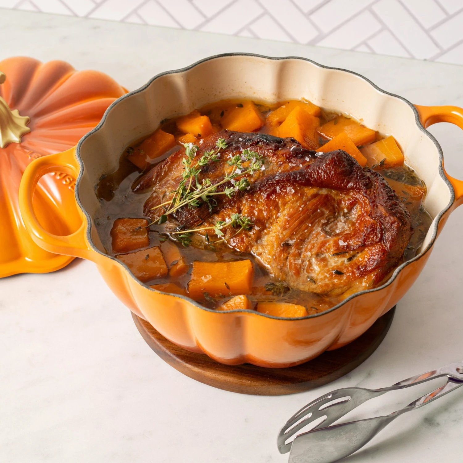 Le Creuset Signature Cast Iron 4-quart Persimmon Pumpkin Cocotte 4 Le Creuset Signature Cast Iron 4-quart Persimmon Pumpkin Cocotte - Image 2