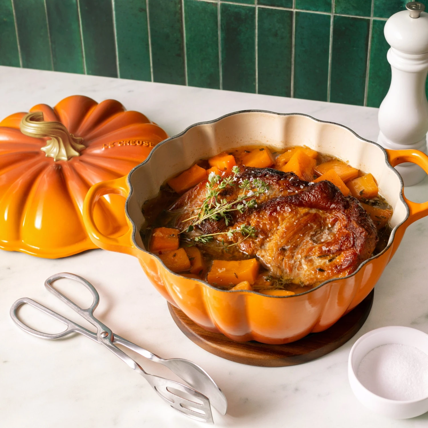 Le Creuset Signature Cast Iron 4-quart Persimmon Pumpkin Cocotte 9 Le Creuset Signature Cast Iron 4-quart Persimmon Pumpkin Cocotte - Image 7