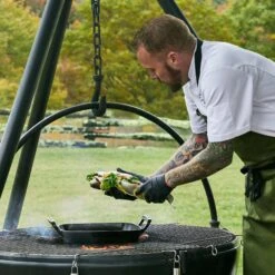 Le Creuset Alpine Outdoor Cast Iron 12" Square Grill Basket -Zwilling Shop 231016 LeCreuset ChefPortrait Horizontal 0288