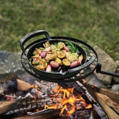 Le Creuset Alpine Outdoor Cast Iron 10" Skillet -Zwilling Shop 231016 LeCreuset EditorialThreeHero Square 0441