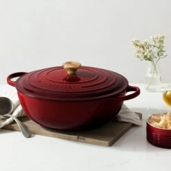 Le Creuset Signature Cast Iron 7.5-quart Rhone Chef's Oven 11 Le Creuset Signature Cast Iron 7.5-quart Rhone Chef's Oven -Zwilling Shop 2 eaf70e1b 068c 4d33 8f71 034ff1d33cf7