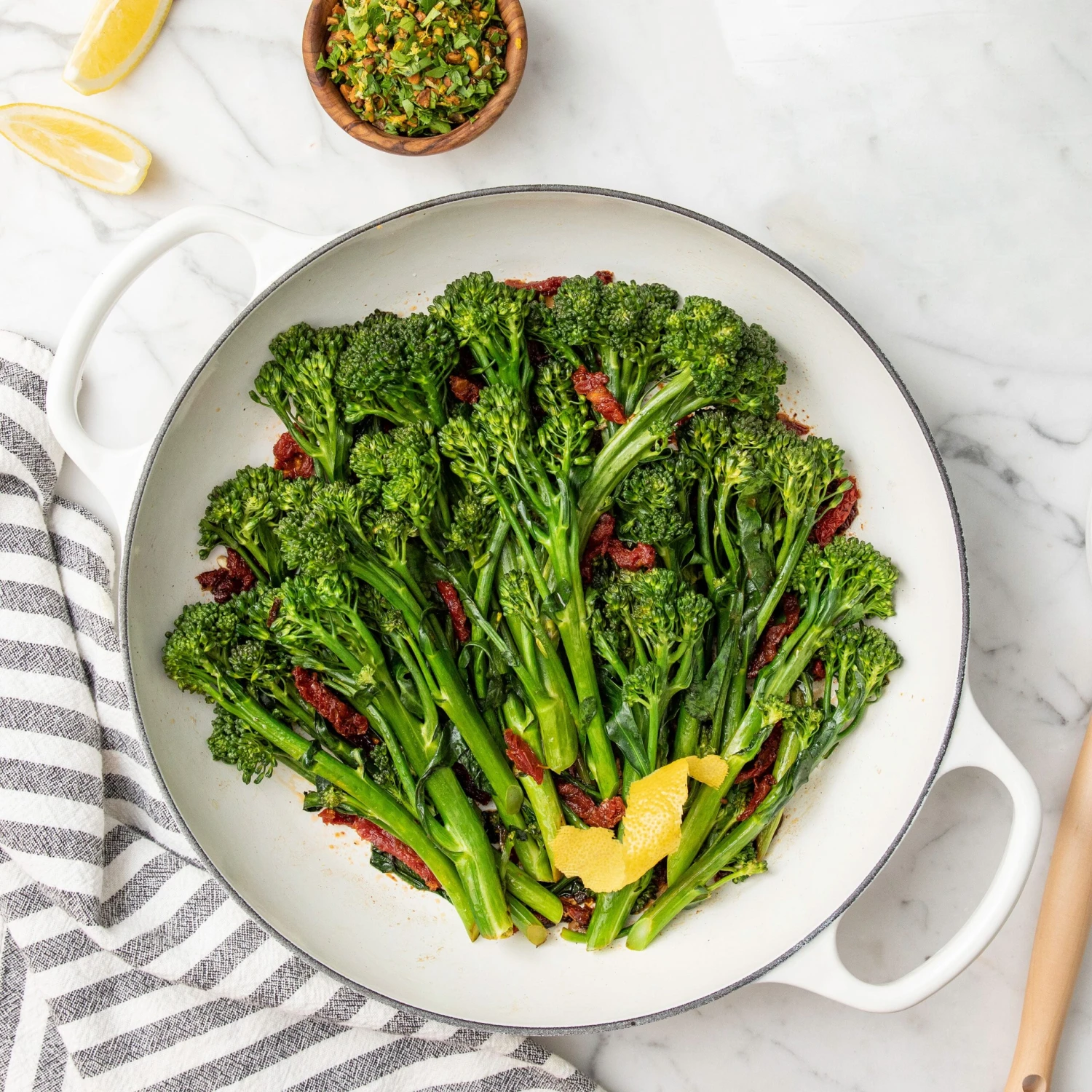 Le Creuset Signature Cast Iron 9 Piece White Cast Iron Cookware Set 6 Le Creuset Signature Cast Iron 9 Piece White Cast Iron Cookware Set - Image 4