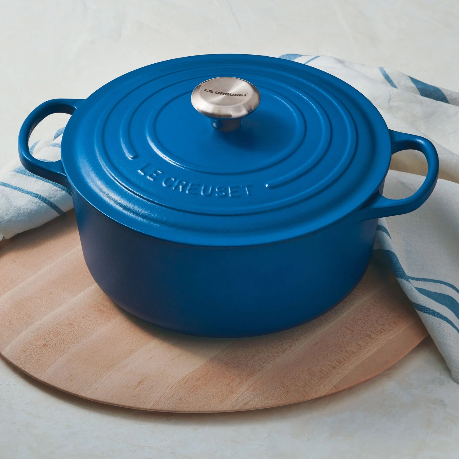 Le Creuset Signature Cast Iron 9 Piece Marseille Cast Iron Cookware Set 6 Le Creuset Signature Cast Iron 9 Piece Marseille Cast Iron Cookware Set - Image 4