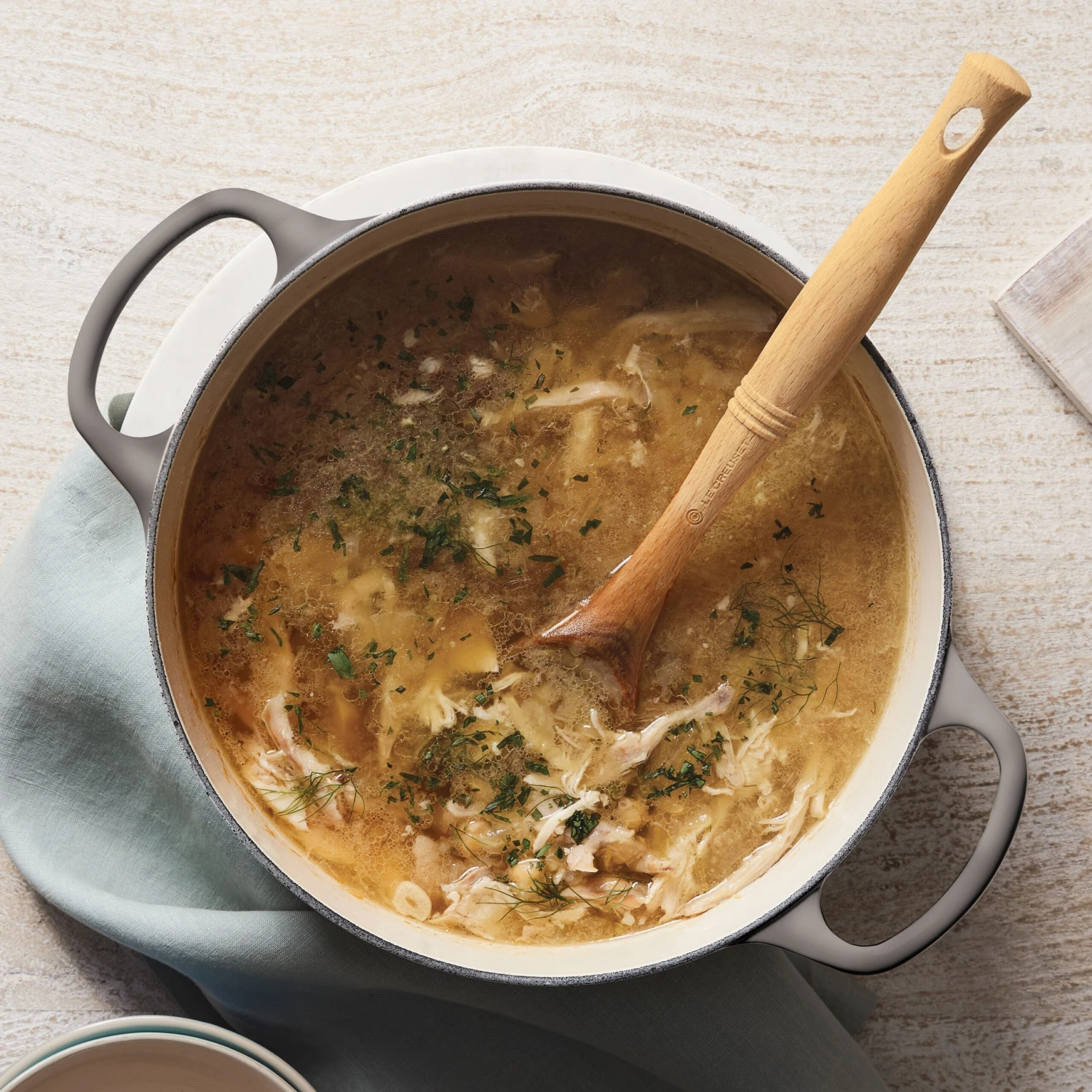 Le Creuset Signature Cast Iron 5.5-quart Oyster Round Dutch Oven 6 Le Creuset Signature Cast Iron 5.5-quart Oyster Round Dutch Oven - Image 4