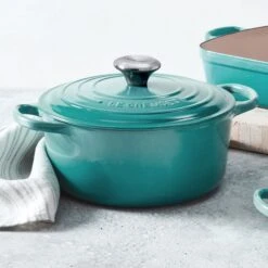 Le Creuset Signature Cast Iron 7.25-quart Caribbean Round Dutch Oven -Zwilling Shop 37343