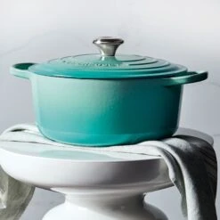Le Creuset Signature Cast Iron 7.25-quart Caribbean Round Dutch Oven -Zwilling Shop 37346