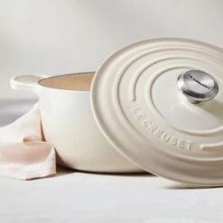 Le Creuset Signature Cast Iron 3.5-quart Meringue Round Dutch Oven 15 Le Creuset Signature Cast Iron 3.5-quart Meringue Round Dutch Oven -Zwilling Shop 37394