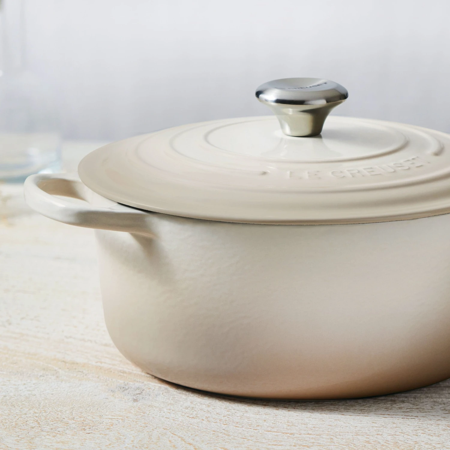 Le Creuset Signature Cast Iron 5.5-quart Meringue Round Dutch Oven 7 Le Creuset Signature Cast Iron 5.5-quart Meringue Round Dutch Oven - Image 5