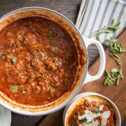 Le Creuset Signature Cast Iron 9-quart White Round Dutch Oven -Zwilling Shop 37447