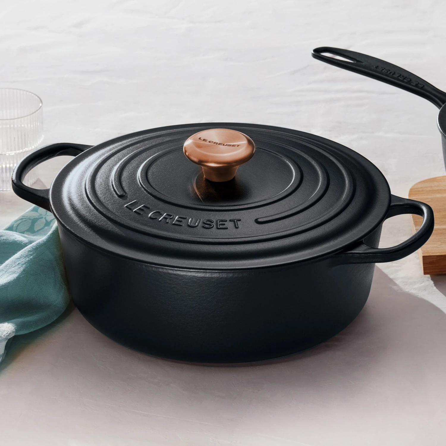 Le Creuset Signature Cast Iron 6.75-quart Licorice Round Wide Dutch Oven With Copper Knob 4 Le Creuset Signature Cast Iron 6.75-quart Licorice Round Wide Dutch Oven With Copper Knob - Image 2