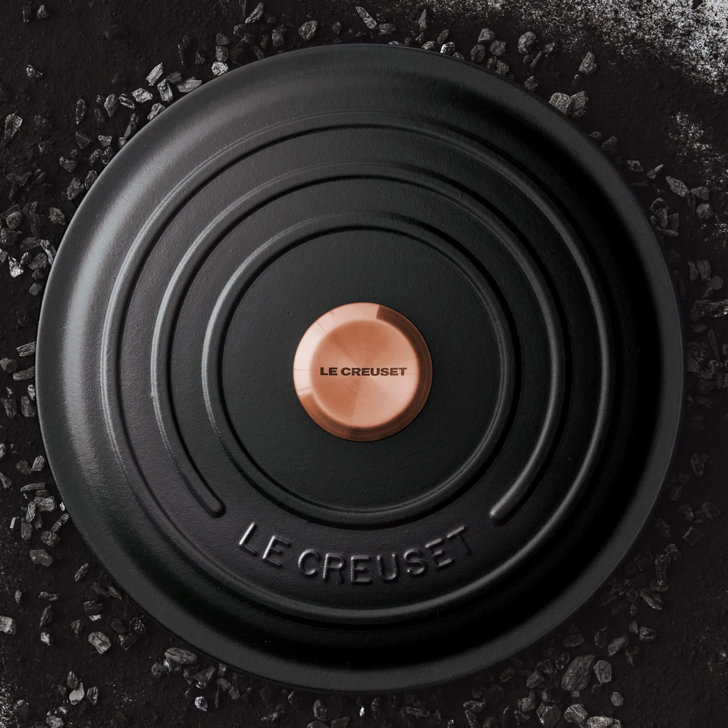 Le Creuset Signature Cast Iron 6.75-quart Licorice Round Wide Dutch Oven With Copper Knob 5 Le Creuset Signature Cast Iron 6.75-quart Licorice Round Wide Dutch Oven With Copper Knob - Image 3