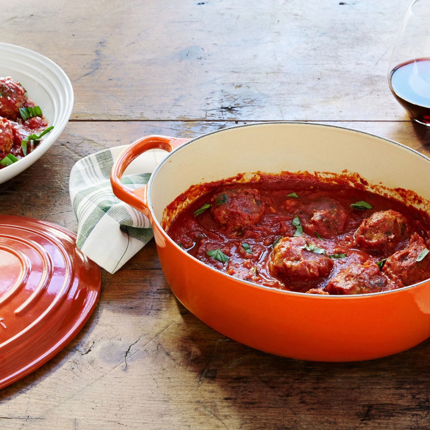 Le Creuset Signature Cast Iron 6.75-quart Flame Oval Dutch Oven 5 Le Creuset Signature Cast Iron 6.75-quart Flame Oval Dutch Oven - Image 3