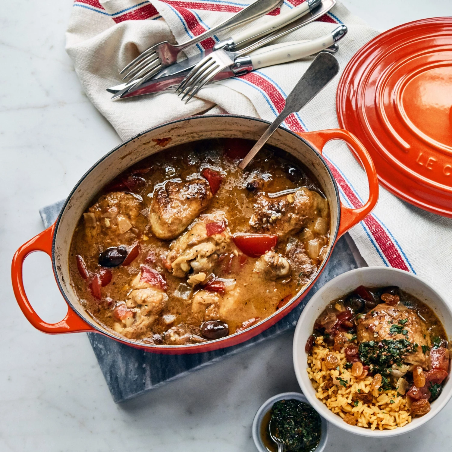 Le Creuset Signature Cast Iron 6.75-quart Flame Oval Dutch Oven 8 Le Creuset Signature Cast Iron 6.75-quart Flame Oval Dutch Oven - Image 6