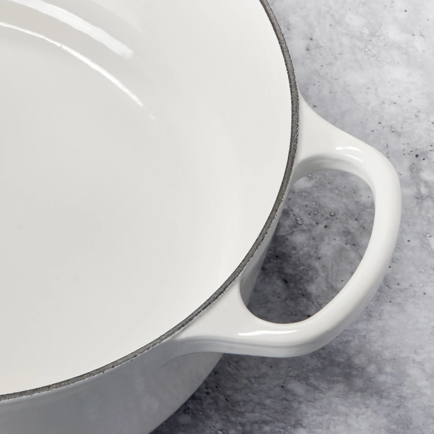 Le Creuset Signature Cast Iron 6.75-quart White Oval Dutch Oven 6 Le Creuset Signature Cast Iron 6.75-quart White Oval Dutch Oven - Image 4