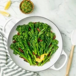 Le Creuset Signature Cast Iron 3.5-quart White Braiser -Zwilling Shop 38004