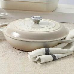 Le Creuset Signature Cast Iron 5-quart Meringue Braiser 14 Le Creuset Signature Cast Iron 5-quart Meringue Braiser -Zwilling Shop 38043