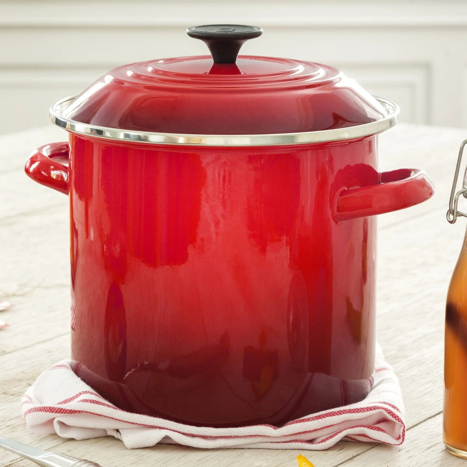 Le Creuset Enameled Steel 8-quart Cerise Stock Pot 4 Le Creuset Enameled Steel 8-quart Cerise Stock Pot - Image 2