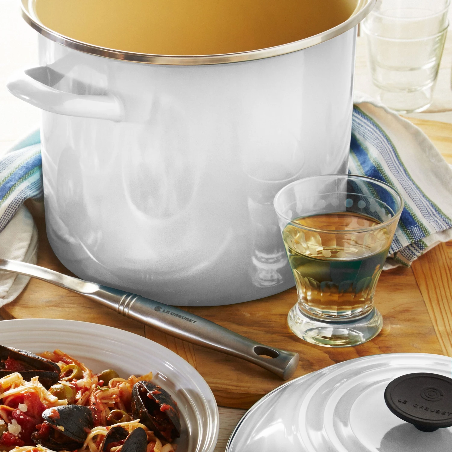 Le Creuset Enameled Steel 8-quart White Stock Pot 8 Le Creuset Enameled Steel 8-quart White Stock Pot - Image 6