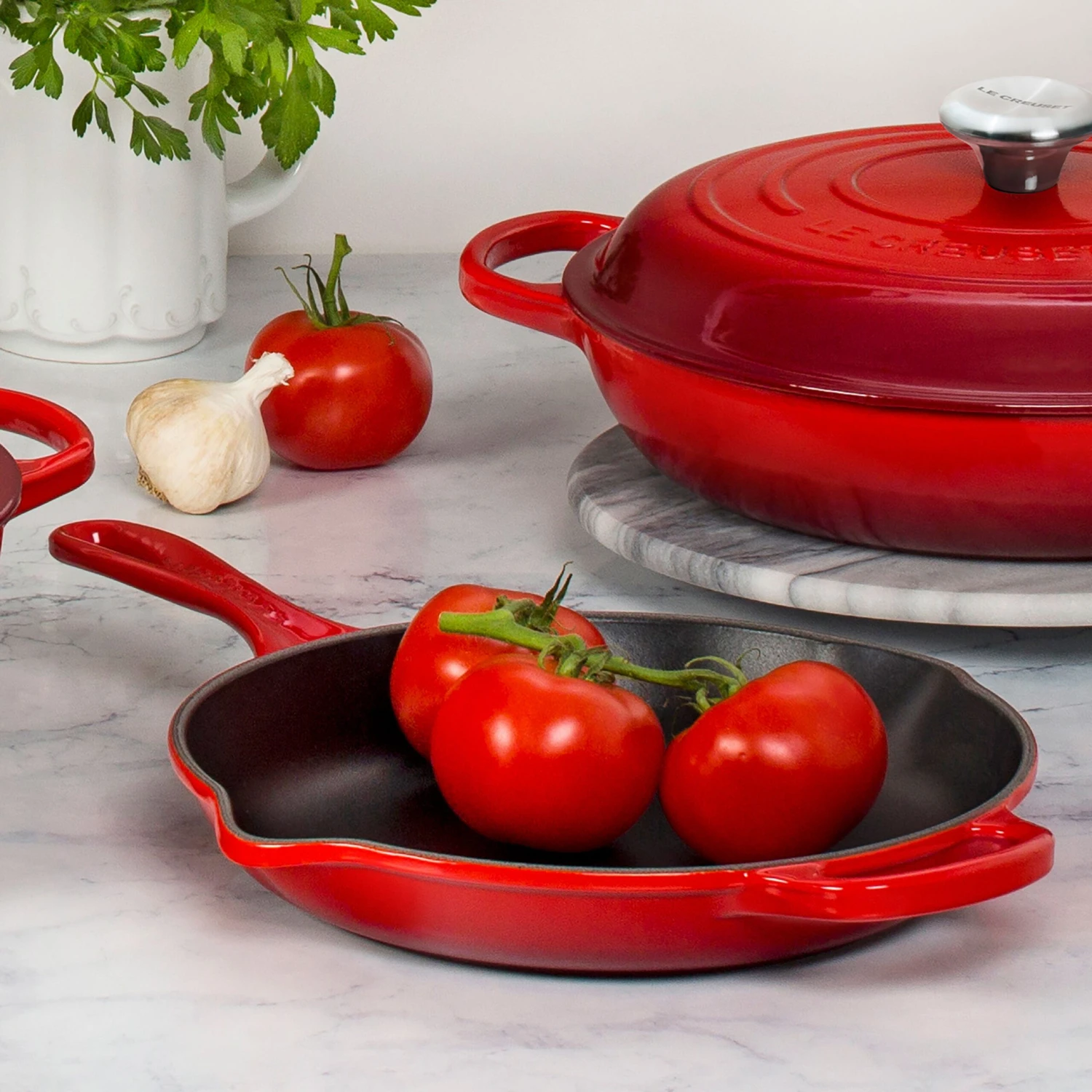 Le Creuset Signature Cast Iron 10.25" Cerise Skillet 8 Le Creuset Signature Cast Iron 10.25" Cerise Skillet - Image 6