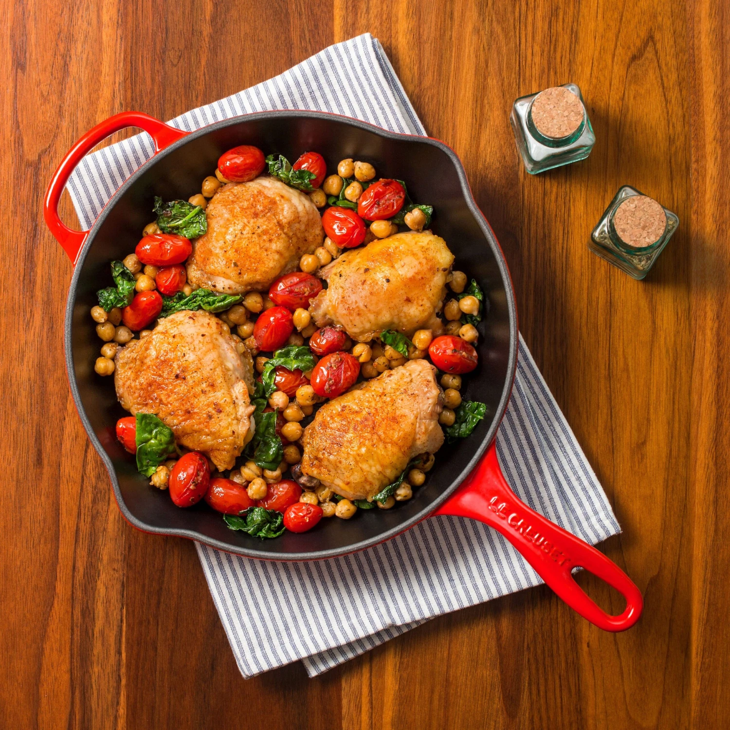 Le Creuset Signature Cast Iron 10.25" Cerise Skillet 5 Le Creuset Signature Cast Iron 10.25" Cerise Skillet - Image 3