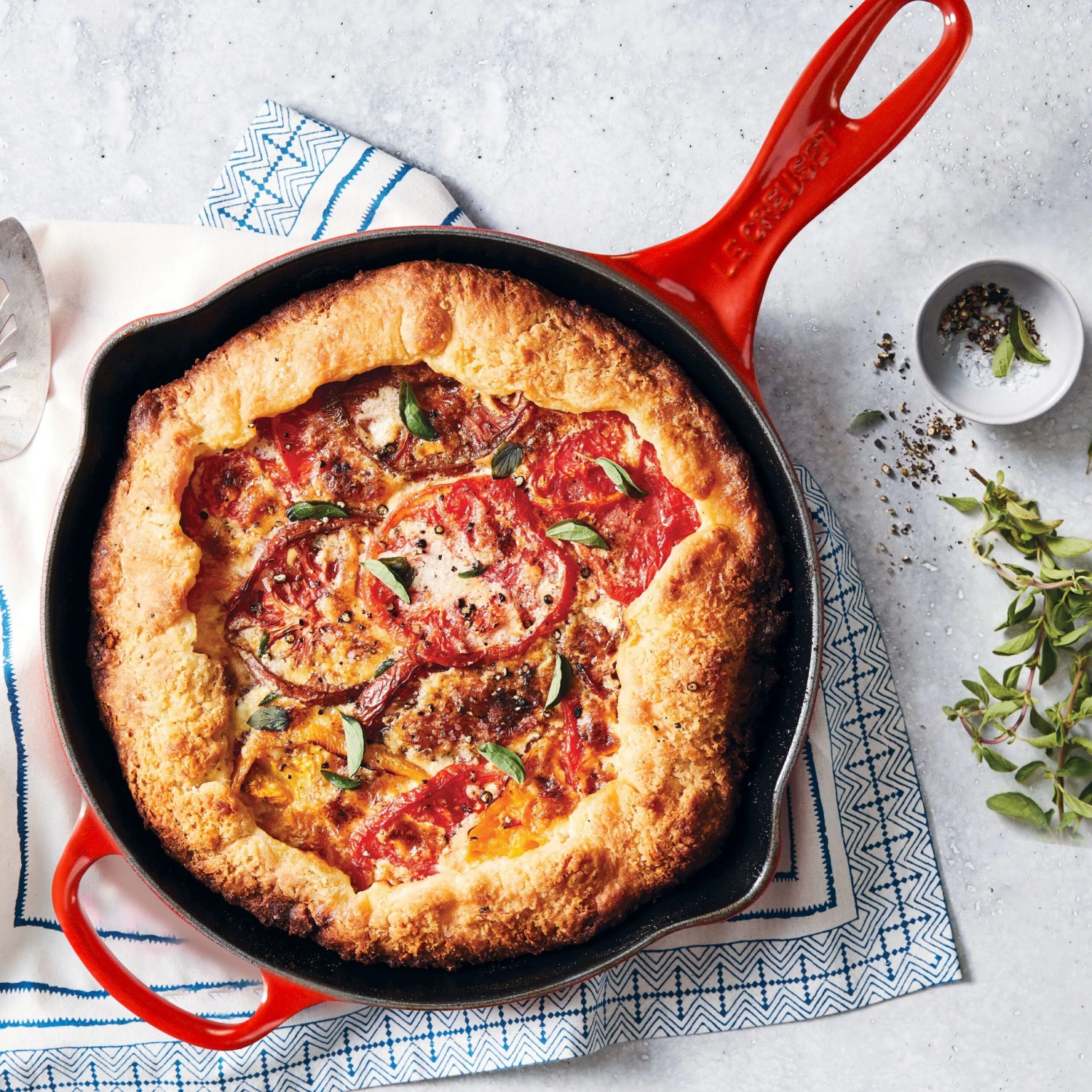 Le Creuset Signature Cast Iron 10.25" Cerise Skillet 9 Le Creuset Signature Cast Iron 10.25" Cerise Skillet - Image 7