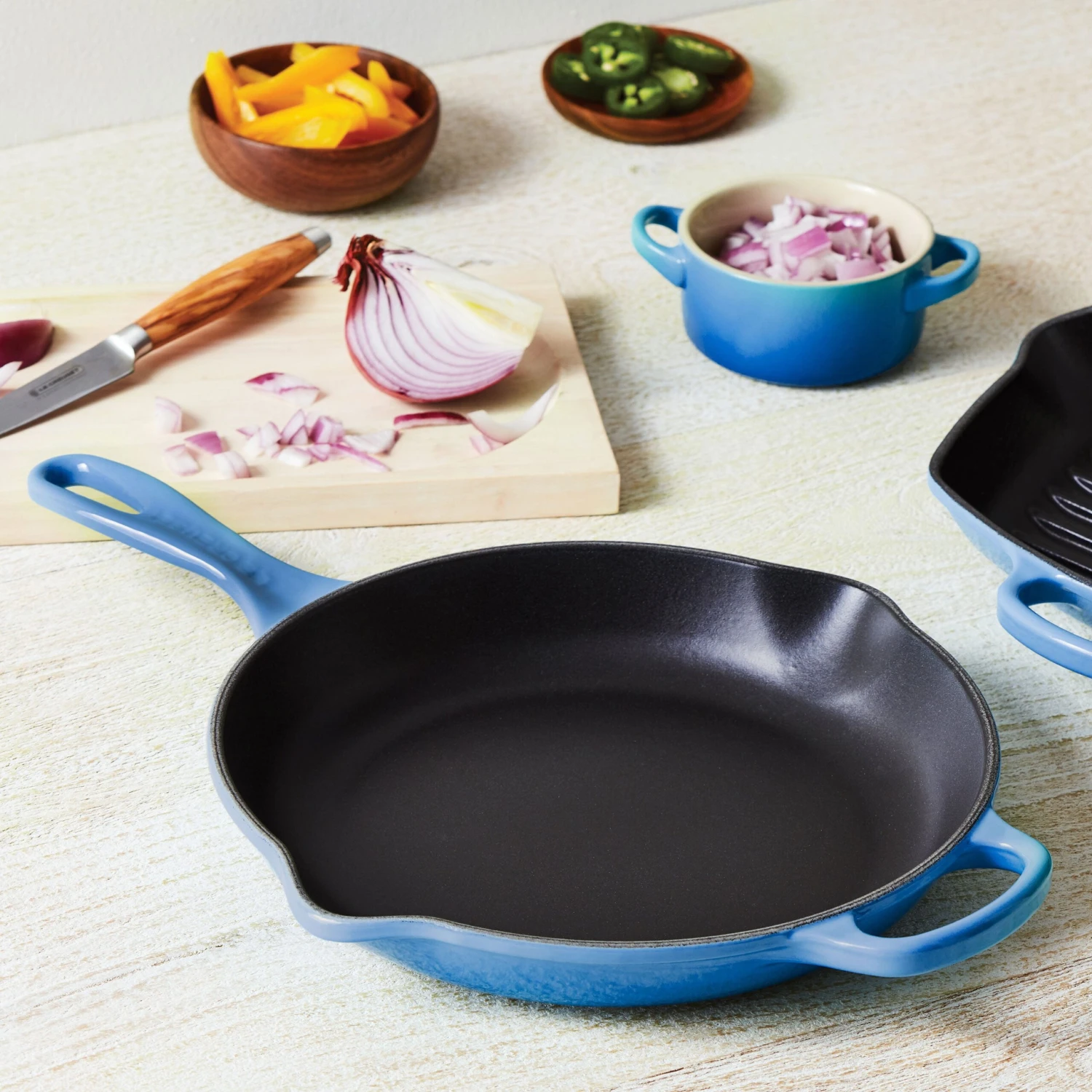 Le Creuset Signature Cast Iron 9" Marseille Skillet 4 Le Creuset Signature Cast Iron 9" Marseille Skillet - Image 2