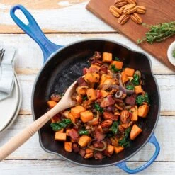 Le Creuset Signature Cast Iron 10.25" Marseille Skillet 11 Le Creuset Signature Cast Iron 10.25" Marseille Skillet -Zwilling Shop 38216