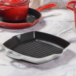 Le Creuset Signature Cast Iron 10.25" White Square Grill Pan 15 Le Creuset Signature Cast Iron 10.25" White Square Grill Pan -Zwilling Shop 38380