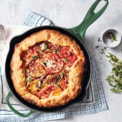 Le Creuset Signature Cast Iron 10.25" Artichaut Skillet -Zwilling Shop 40479