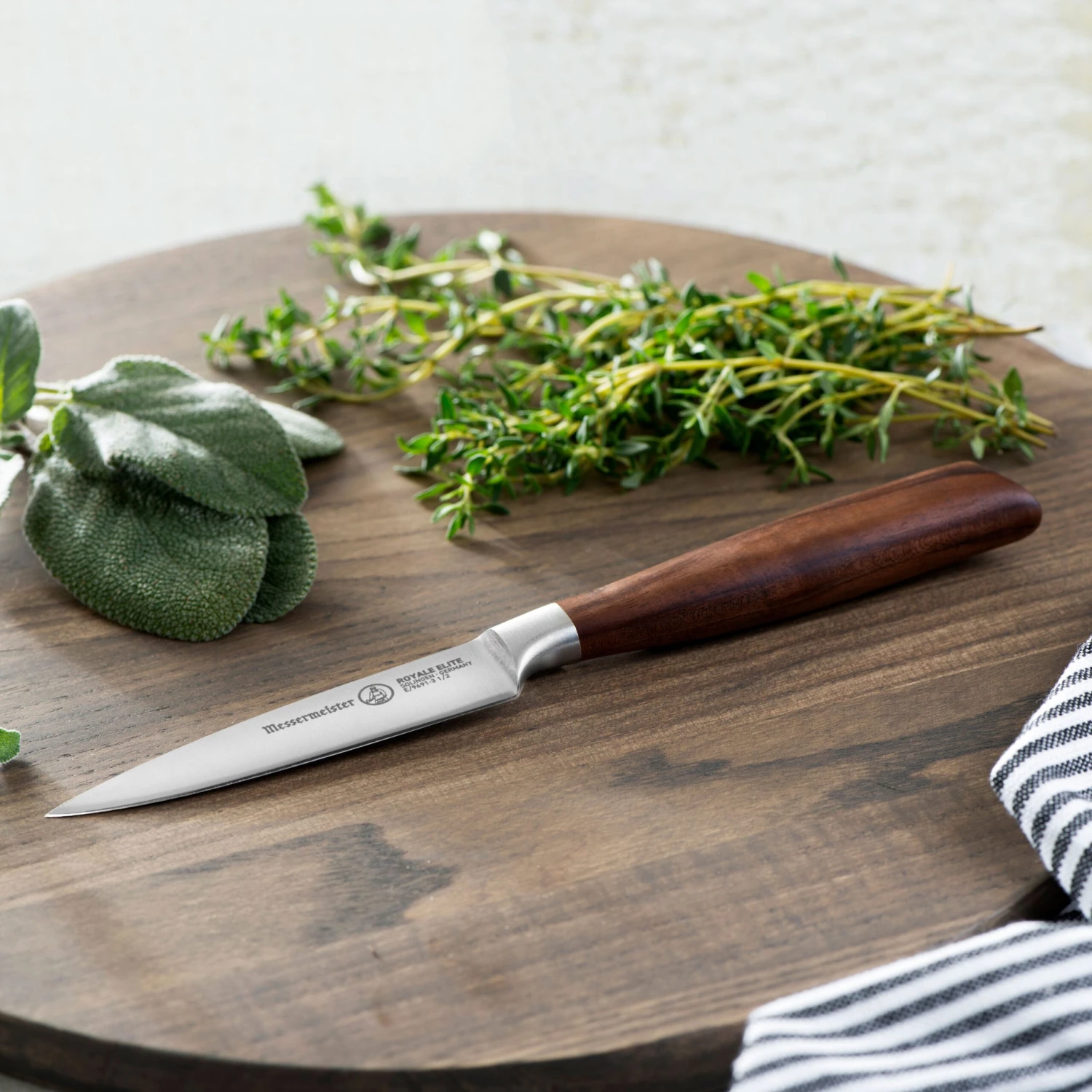 Messermeister Royale Elite 6 Piece Magnetic Knife Block Set 13 Messermeister Royale Elite 6 Piece Magnetic Knife Block Set - Image 11