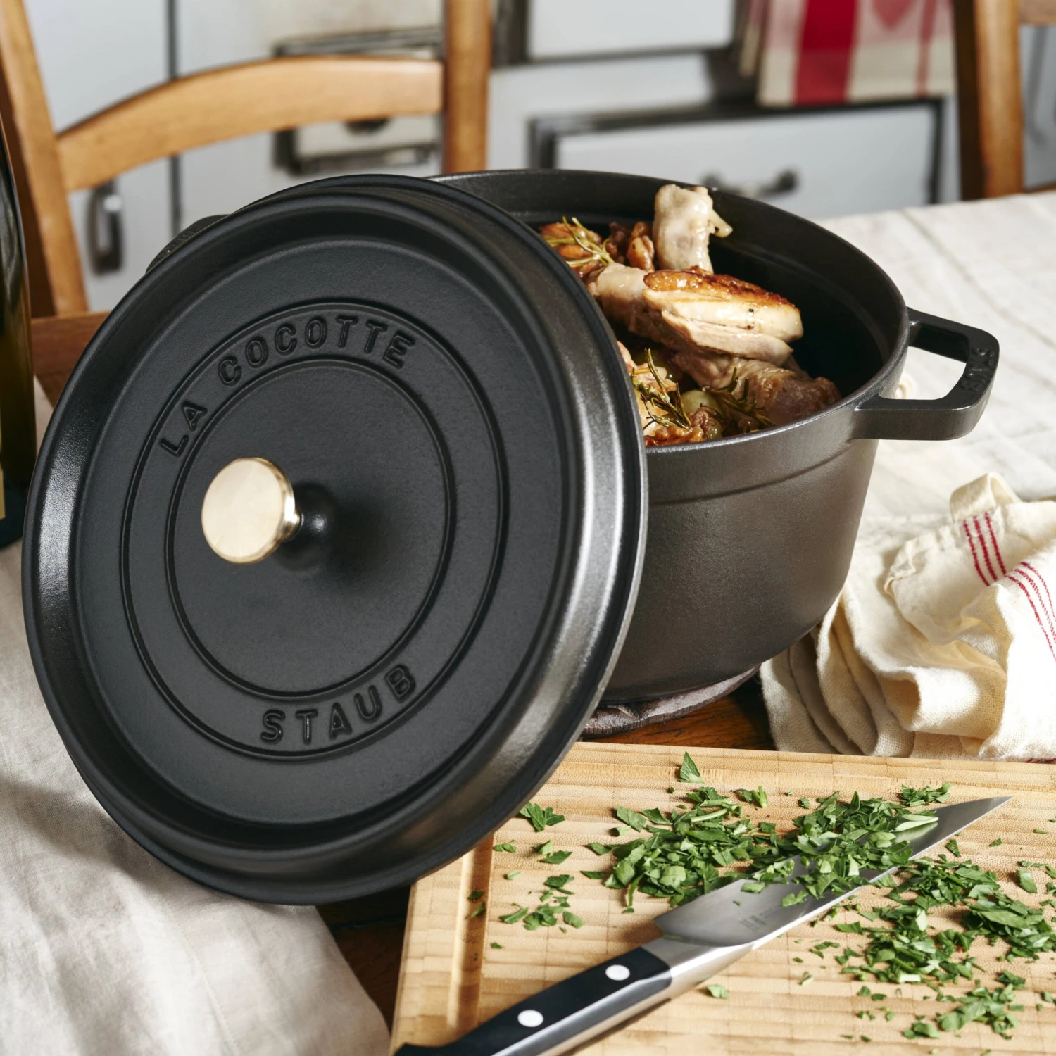 Staub 9-quart Matte Black Round Dutch Oven 9 Staub 9-quart Matte Black Round Dutch Oven - Image 7