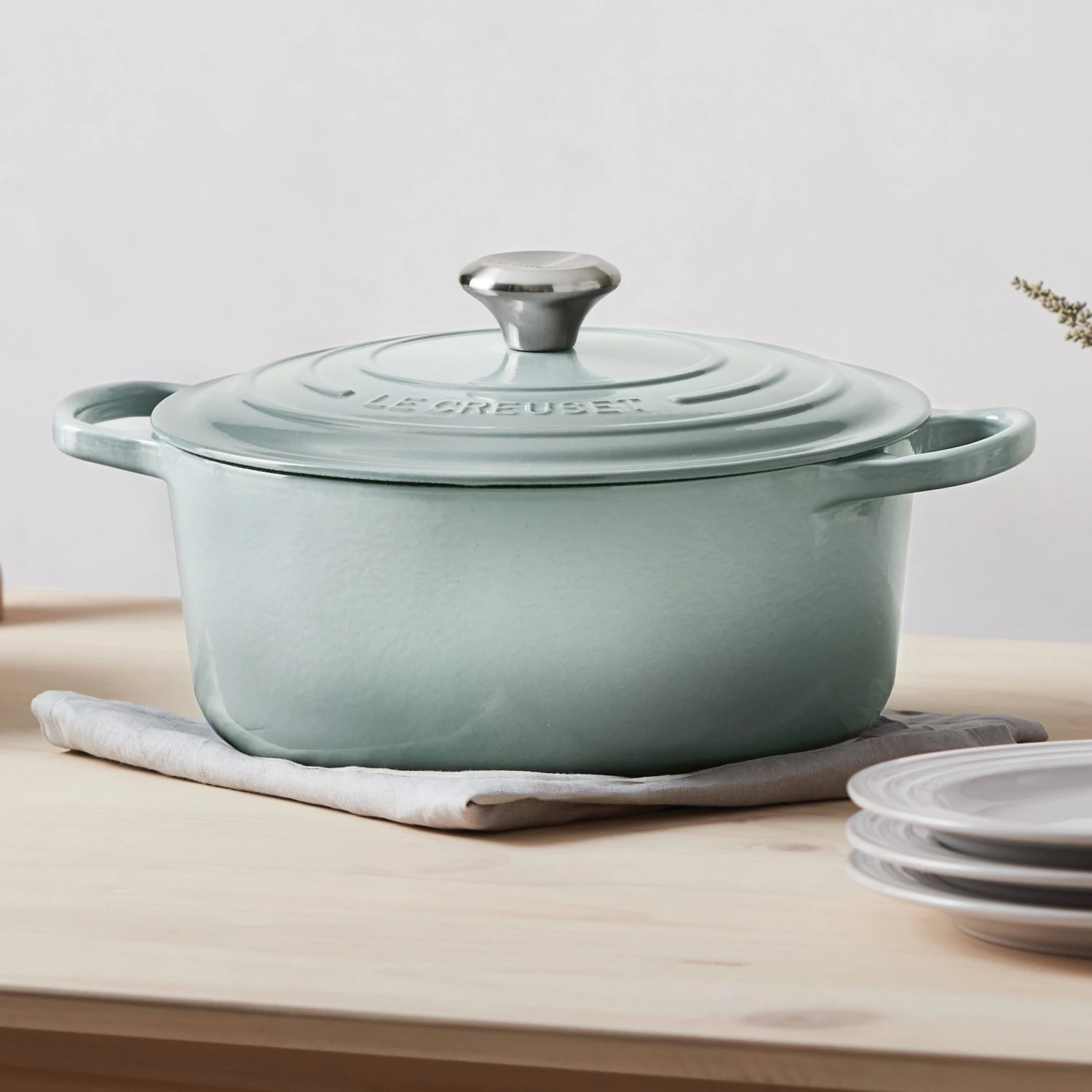 Le Creuset Signature Cast Iron 5.5-quart Sea Salt Round Dutch Oven 4 Le Creuset Signature Cast Iron 5.5-quart Sea Salt Round Dutch Oven - Image 2