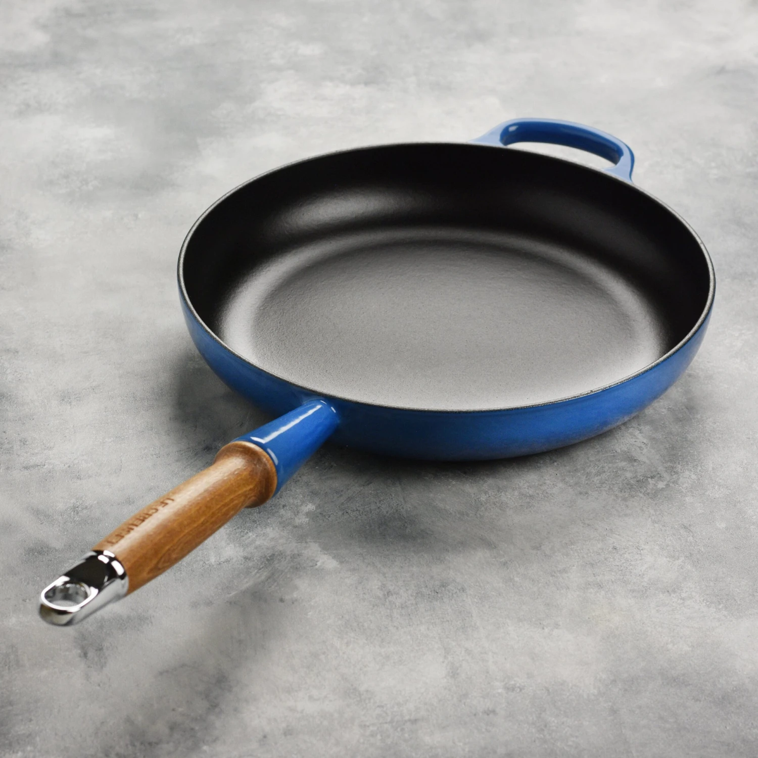 Le Creuset Cast Iron 10.25" Marseille Fry Pan With Wood Handle 7 Le Creuset Cast Iron 10.25" Marseille Fry Pan With Wood Handle - Image 5