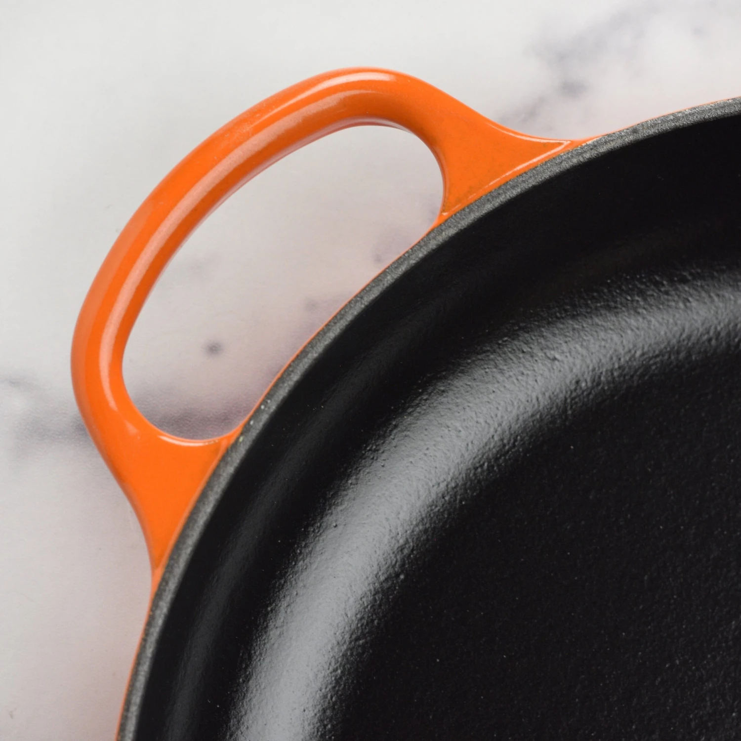 Le Creuset Cast Iron 10.25" Flame Fry Pan With Wood Handle 6 Le Creuset Cast Iron 10.25" Flame Fry Pan With Wood Handle - Image 4