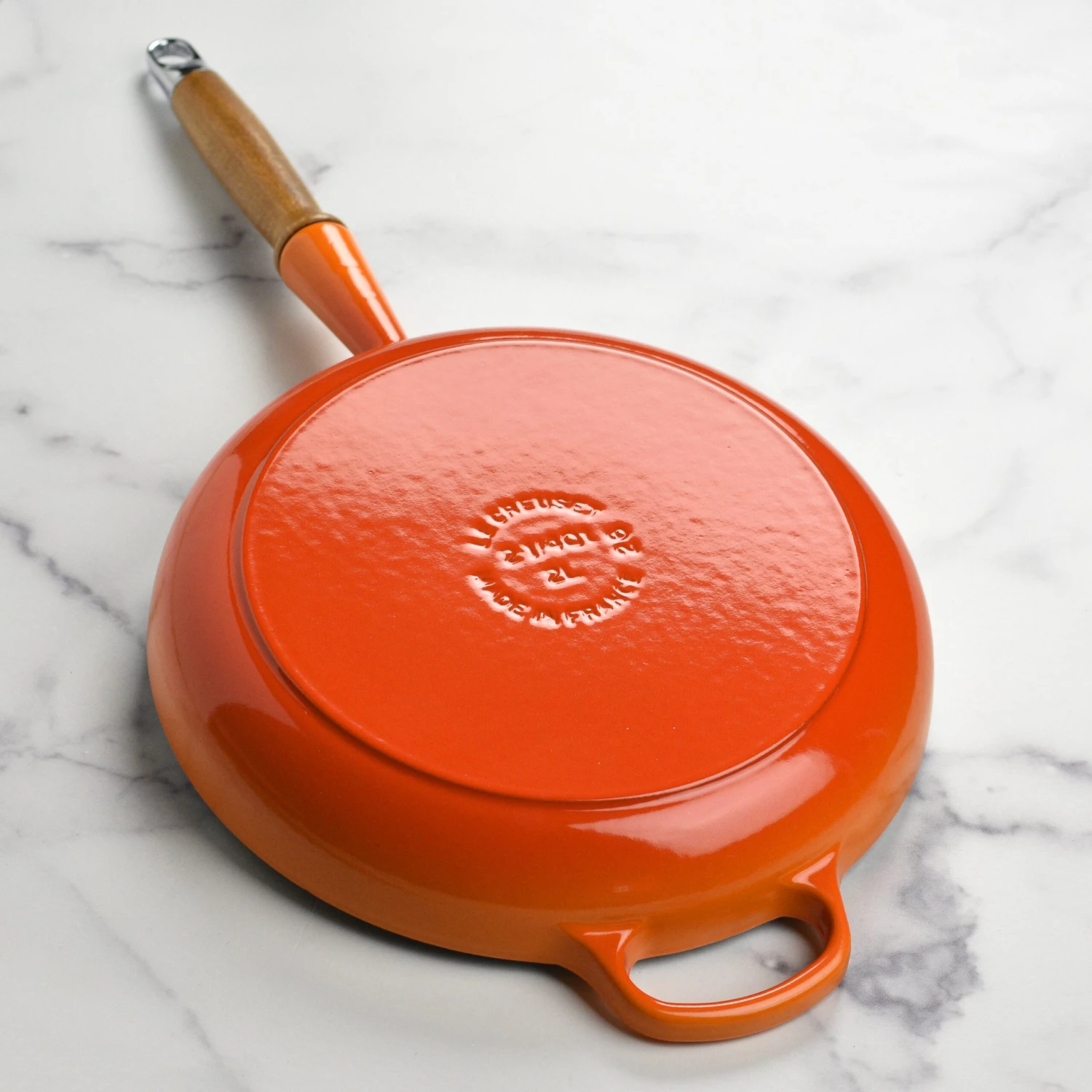 Le Creuset Cast Iron 10.25" Flame Fry Pan With Wood Handle 5 Le Creuset Cast Iron 10.25" Flame Fry Pan With Wood Handle - Image 3