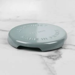 Le Creuset Signature Cast Iron 8.8" Sea Salt Round Trivet -Zwilling Shop DSC 5968 2