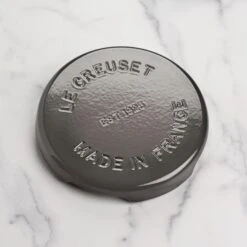 Le Creuset Signature Cast Iron 8.8" Oyster Round Trivet 11 Le Creuset Signature Cast Iron 8.8" Oyster Round Trivet -Zwilling Shop DSC 5979 2