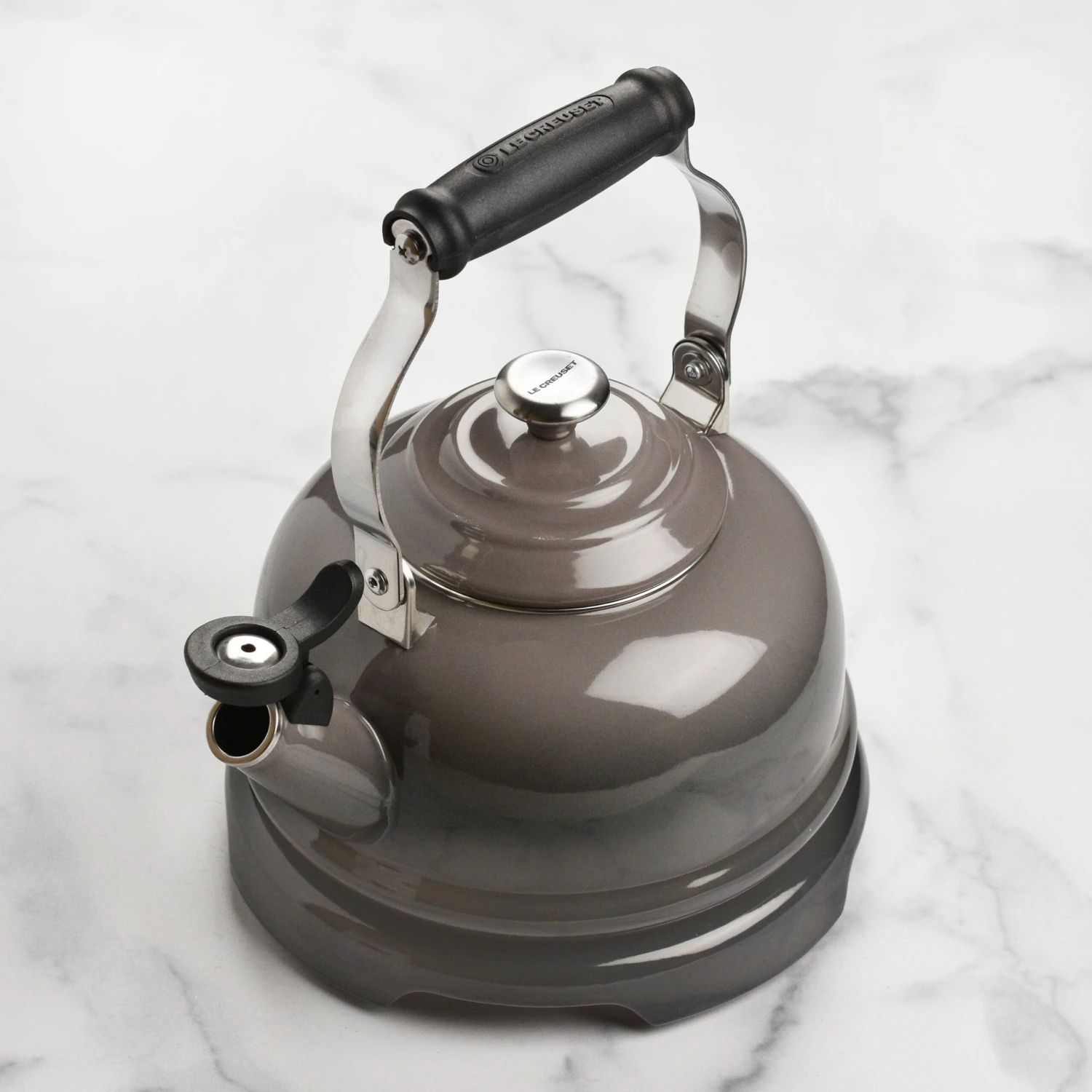 Le Creuset Signature Cast Iron 8.8" Oyster Round Trivet 4 Le Creuset Signature Cast Iron 8.8" Oyster Round Trivet - Image 2