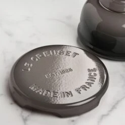 Le Creuset Signature Cast Iron 8.8" Oyster Round Trivet 13 Le Creuset Signature Cast Iron 8.8" Oyster Round Trivet -Zwilling Shop DSC 5984 2