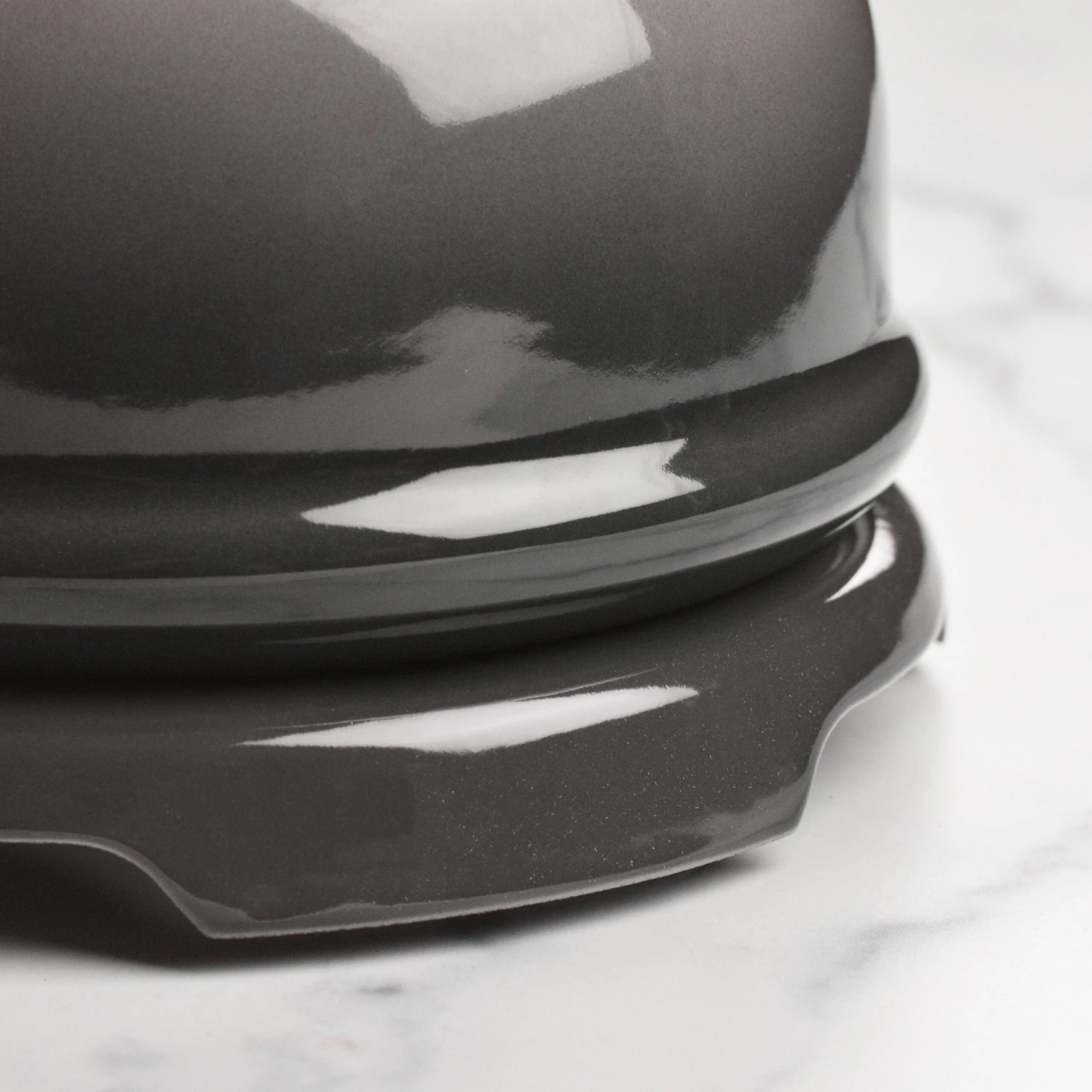 Le Creuset Signature Cast Iron 8.8" Oyster Round Trivet 8 Le Creuset Signature Cast Iron 8.8" Oyster Round Trivet - Image 6