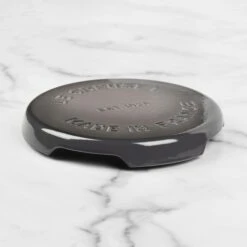 Le Creuset Signature Cast Iron 8.8" Oyster Round Trivet 15 Le Creuset Signature Cast Iron 8.8" Oyster Round Trivet -Zwilling Shop DSC 5986 2