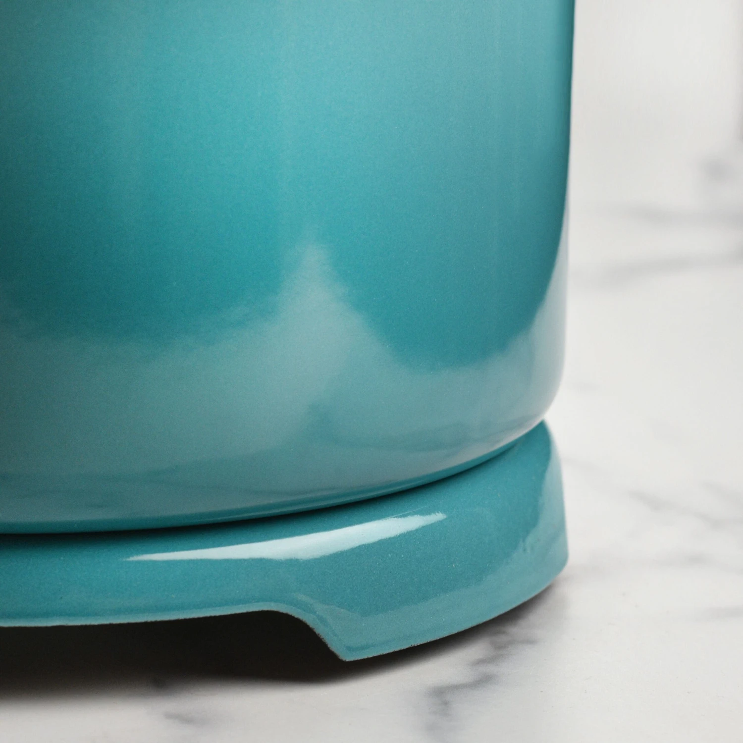 Le Creuset Signature Cast Iron 8.8" Caribbean Round Trivet 7 Le Creuset Signature Cast Iron 8.8" Caribbean Round Trivet - Image 5