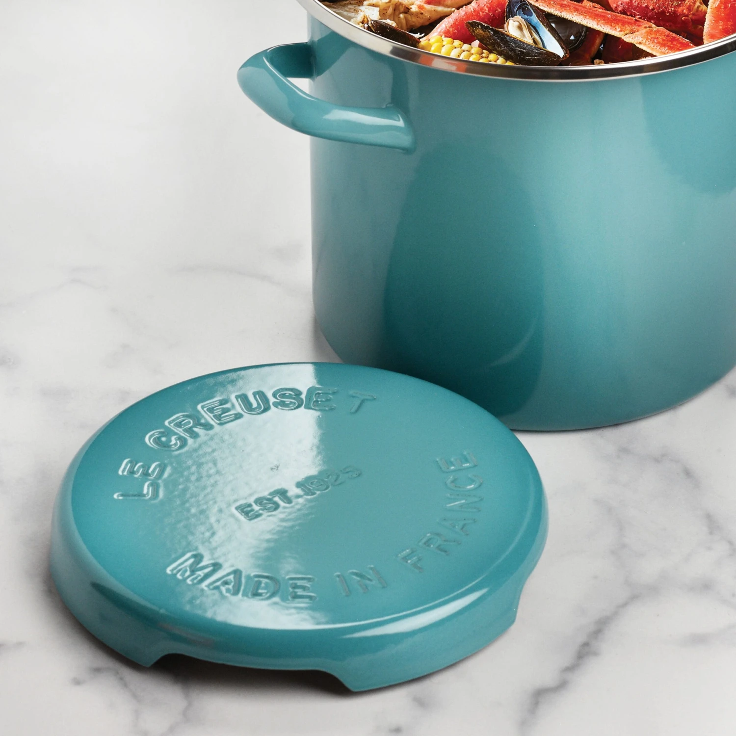 Le Creuset Signature Cast Iron 8.8" Caribbean Round Trivet 4 Le Creuset Signature Cast Iron 8.8" Caribbean Round Trivet - Image 2