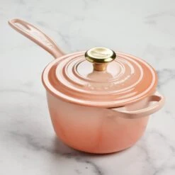 Le Creuset Signature Cast Iron 1.75-quart Peche Saucepan 14 Le Creuset Signature Cast Iron 1.75-quart Peche Saucepan -Zwilling Shop DSC 8163