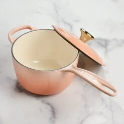 Le Creuset Signature Cast Iron 1.75-quart Peche Saucepan 12 Le Creuset Signature Cast Iron 1.75-quart Peche Saucepan -Zwilling Shop DSC 8164