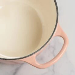 Le Creuset Signature Cast Iron 1.75-quart Peche Saucepan 13 Le Creuset Signature Cast Iron 1.75-quart Peche Saucepan -Zwilling Shop DSC 8165