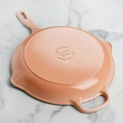 Le Creuset Signature Cast Iron 11.75" Peche Skillet 13 Le Creuset Signature Cast Iron 11.75" Peche Skillet -Zwilling Shop DSC 8171