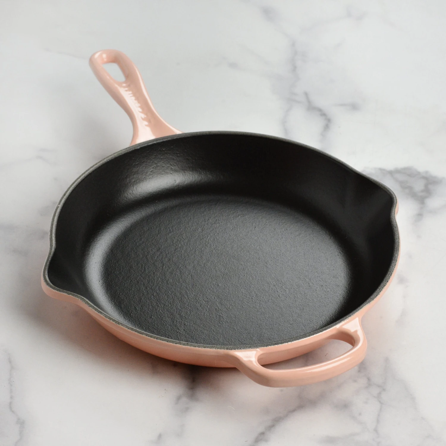 Le Creuset Signature Cast Iron 10.25" Peche Skillet 8 Le Creuset Signature Cast Iron 10.25" Peche Skillet - Image 6