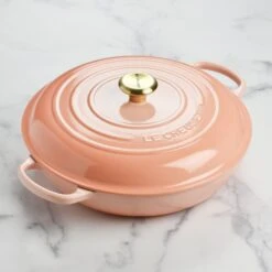 Le Creuset Signature Cast Iron 5-quart Peche Braiser 11 Le Creuset Signature Cast Iron 5-quart Peche Braiser -Zwilling Shop DSC 8191